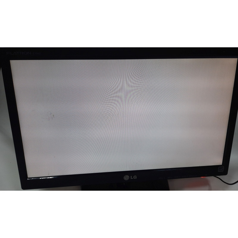 Markdown! BU Monitor 18.5" LED TN, LG Electronics E1942C-BN, 1366x768 (16:9), VGA (scratches)