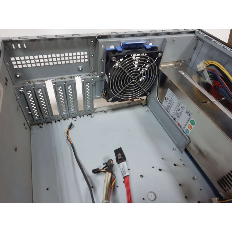 БУ Корпус для сервера Tower Chenbro SR11269, 425x620x220мм, EATX, 8x3.5" hot-swap, 2x820W