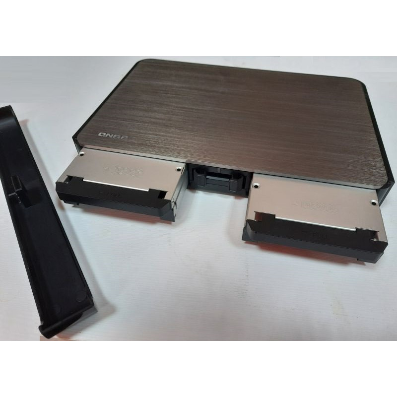 Service NAS QNAP HS-210, Marvell 6282 (1.6 GHz) 512mb DDR3, without HDD (2 x 3.5") 2 x USB3.0