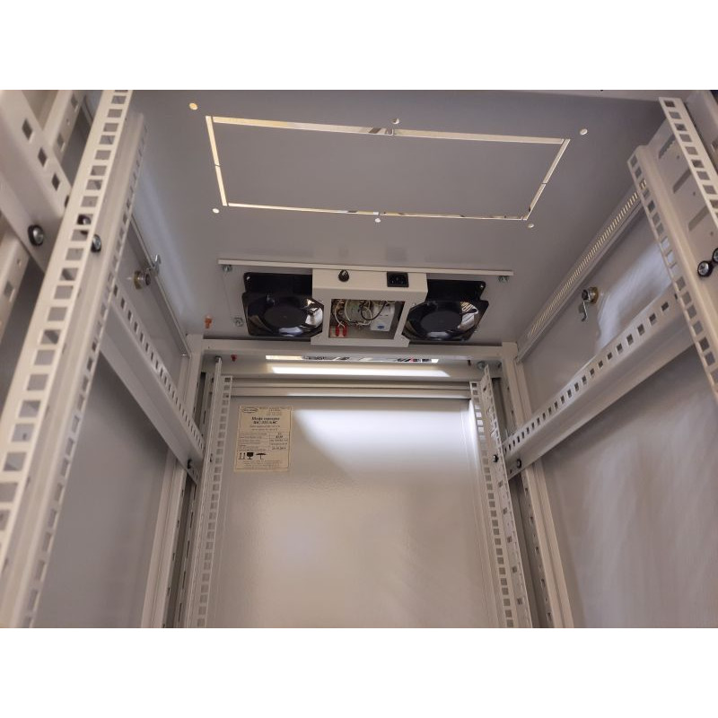 БУ Шкаф напольный 32U 600X800 Ухл-Маш, дверь стекло/глухая, на ножках и роликах