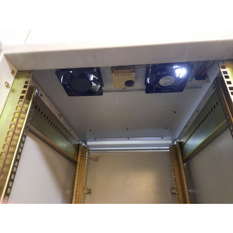 БУ Шафа підлогова 42U 600X800 ЦМО, двері скло/глуха, на ніжках