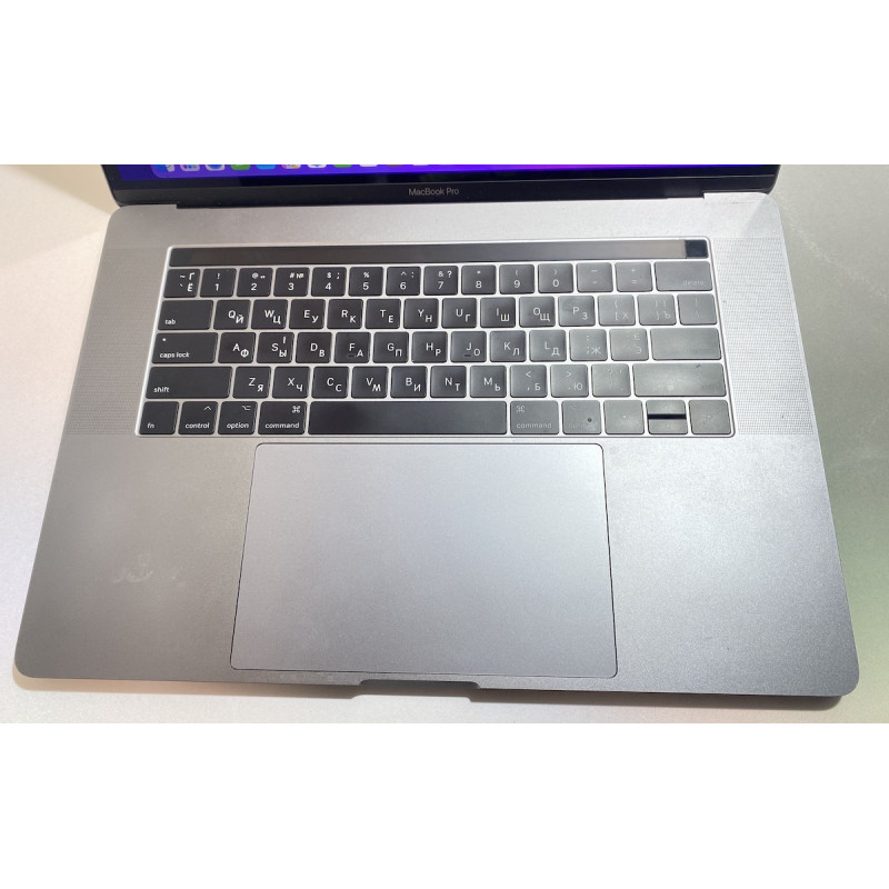 БУ Ноутбук 15.4" Apple MacBook Pro 15" Space Gray, i7-7700HQ, 16GB DDR3, Radeon Pro 555, 2 ГБ, 512GB