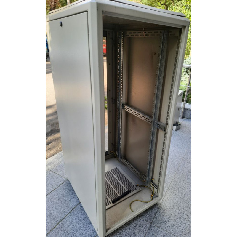 Used Floor-standing cabinet 27U 600X800, glass door/no door, on legs