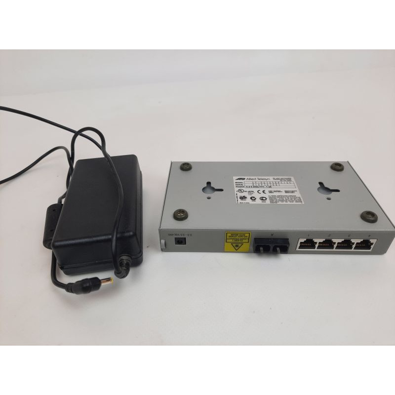 БУ Коммутатор неуправляемый Allied Telesis AT-FS705EFC/SC, 4 x 100mbps Ethernet, 2 x 100FX Uplink