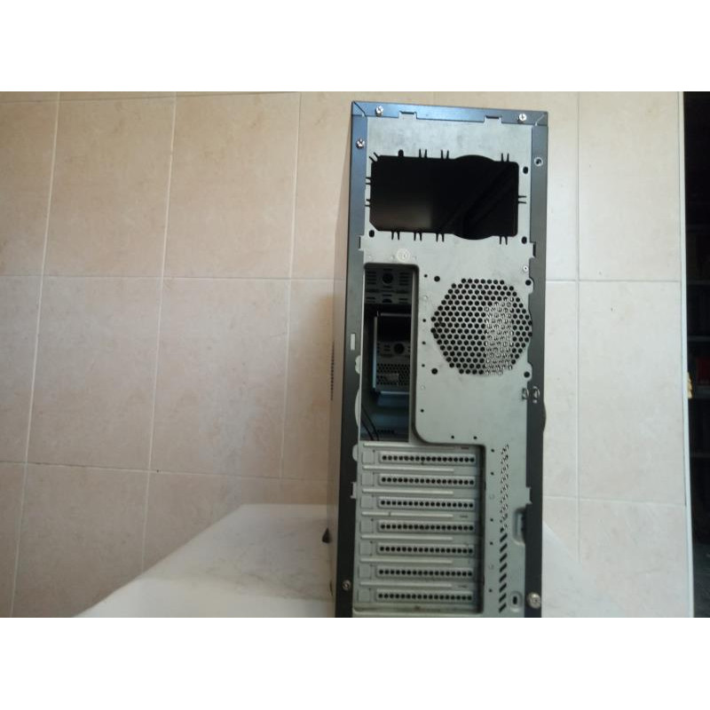 БУ Корпус ATX без КП Chieftec (021) габариты: 438x460x180мм; отсеки: 3x5.25" 4x3.5", верхний БП
