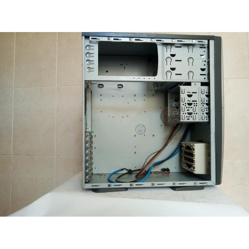 БУ Корпус ATX без КП Chieftec (021) габариты: 438x460x180мм; отсеки: 3x5.25" 4x3.5", верхний БП