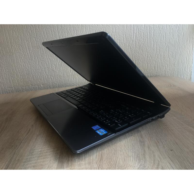 БУ Ноутбук 15.6", Samsung NP300E5X, Core i3-2370M (2.40 ГГц), 4GB DDR3, 500GB HDD