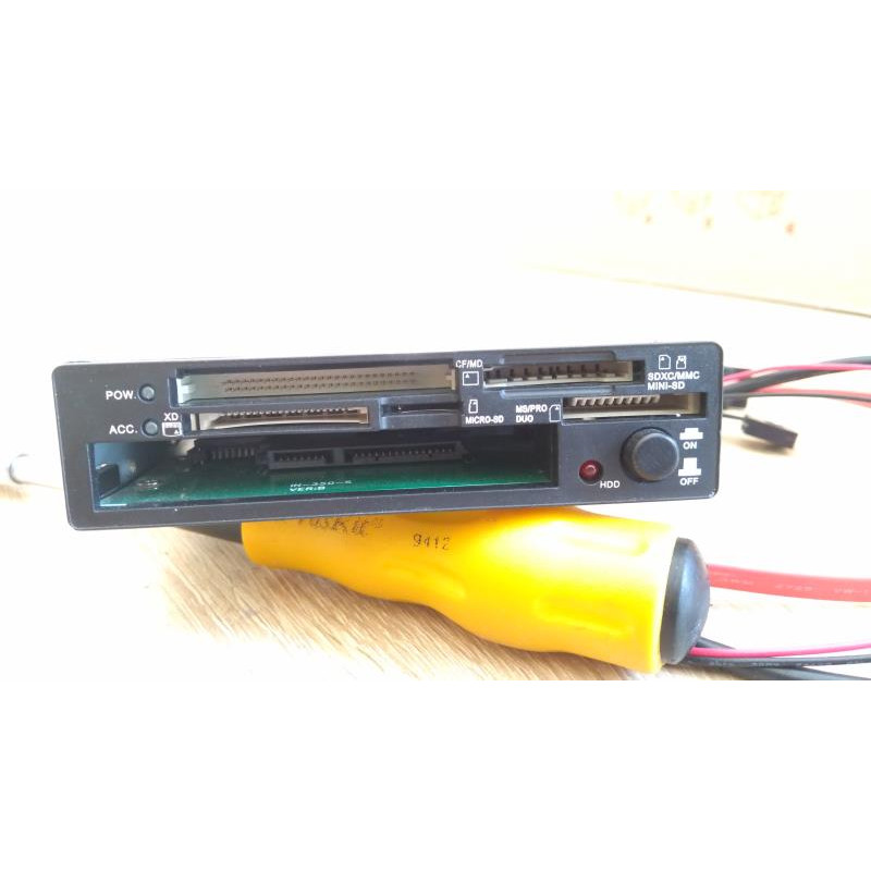 STLab Card Reader with 2.5" SATA HDD Docking Station for 3.5" PC Bay (U-407)