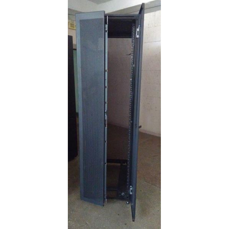 БУ Шафа підлогова 42U 600X1000 IBM NetBay S2 (9307-RC4) двері перфорація, на роликах