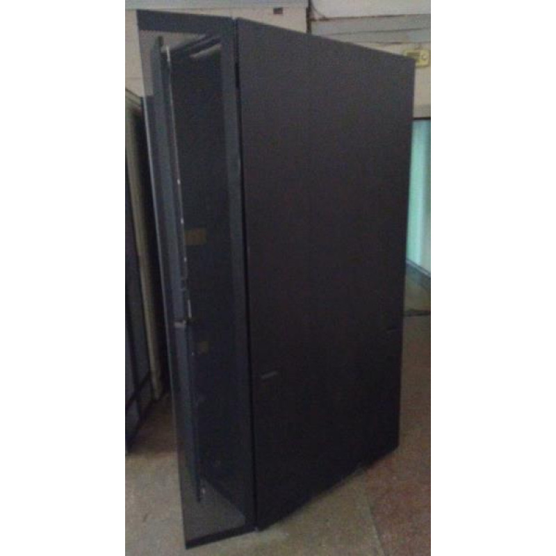 БУ Шафа підлогова 42U 600X1000 IBM NetBay S2 (9307-RC4) двері перфорація, на роликах