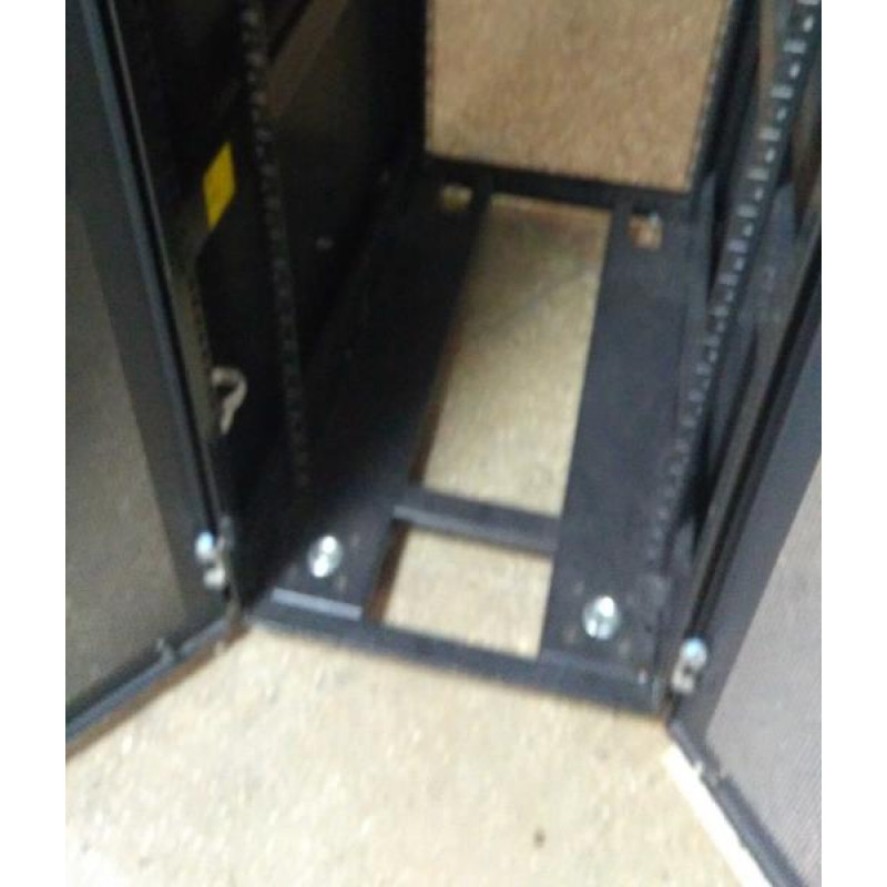 БУ Шафа підлогова 42U 600X1000 IBM NetBay S2 (9307-RC4) двері перфорація, на роликах