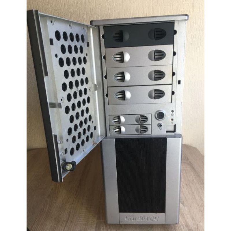 Used Miditower case for 4U server Chieftec LCX-01B-B-SL, 205 x 540 x 540 mm, EE-ATX, 6x3.5"