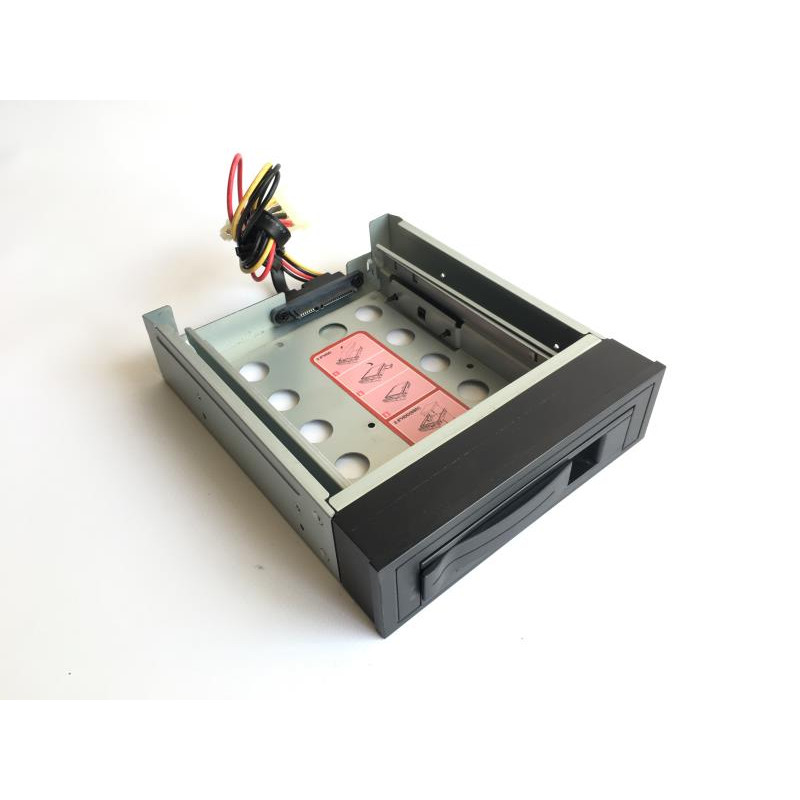Used Hot-swap pocket in 5.25" bay for 2.5" and 3.5" hard drives (1xSATA, 2xMolex)