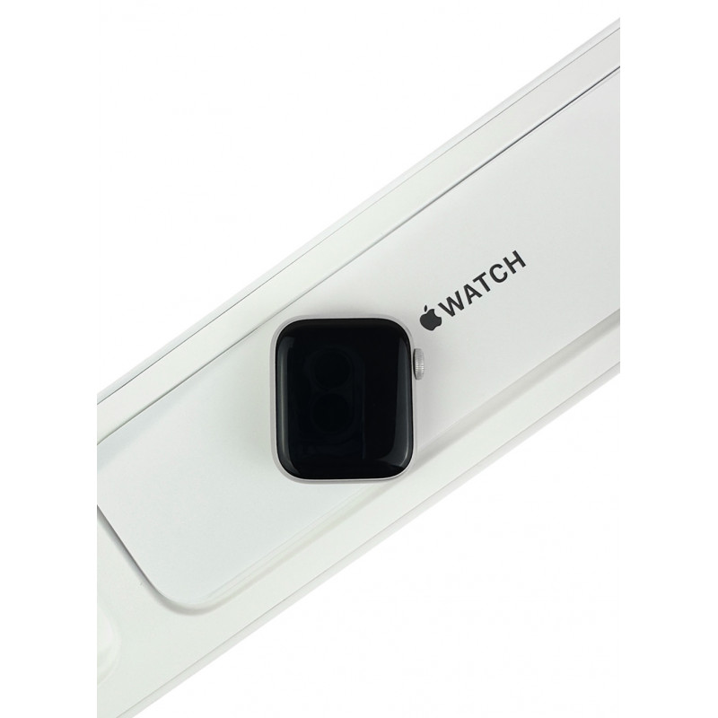 БУ Смарт-годинник Apple Watch SE (2022) GPS 40mm Starlight Aluminium Case