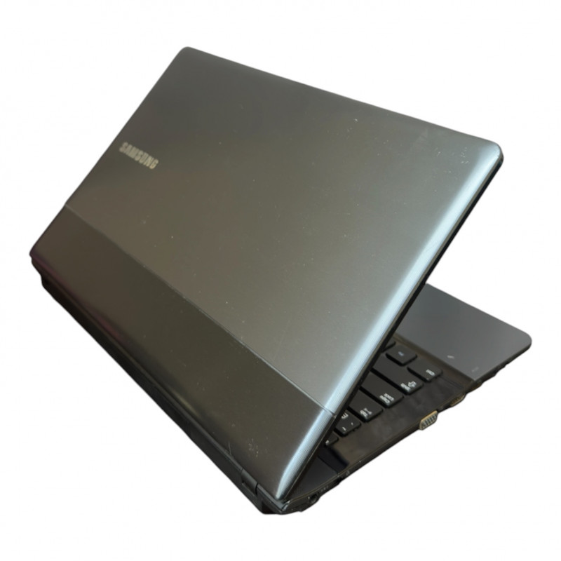 БУ Ноутбук 14" Samsung NP300E4A, Celeron B950 (2,1 ГГц), 8 ГБ DDR3, Intel HD, 120 ГБ SSD